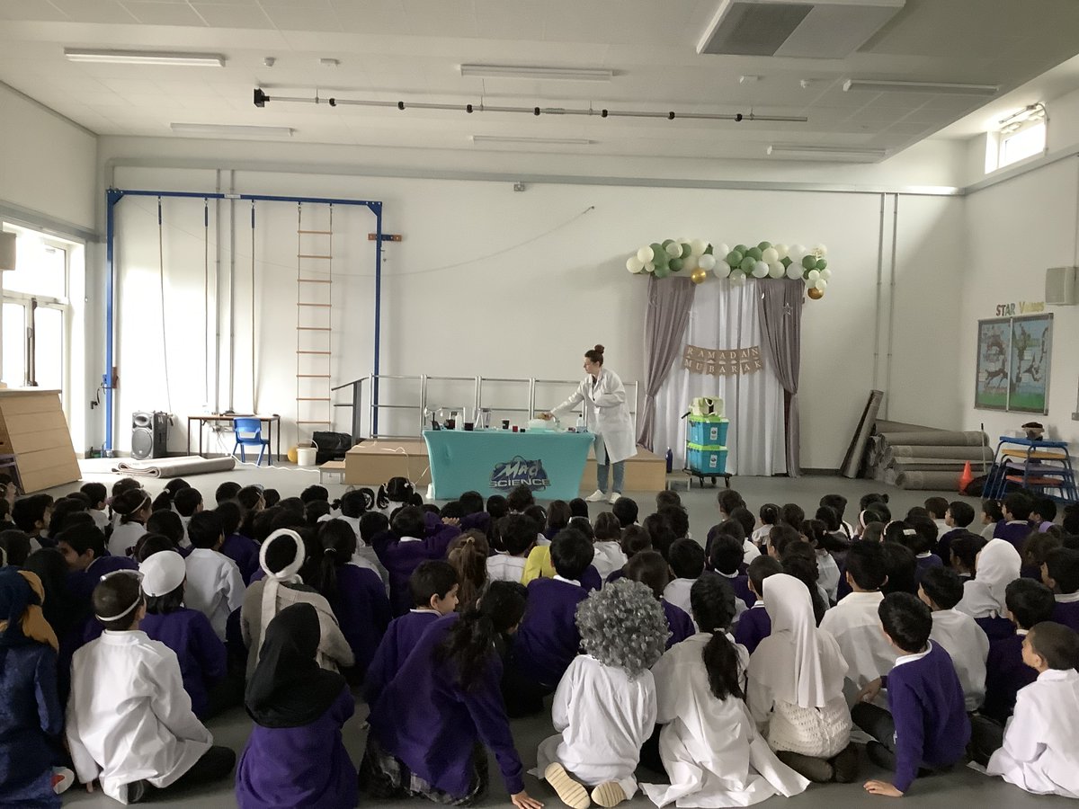 olive__preston's tweet image. A session with Mad Science to start our Science Super Learning Day. #BritishScienceWeek2024 #ScienceSuperLearningDay #Hypothesis #Experiments #BuddingScientists #Inspired #Ambition #WeAreSTAR