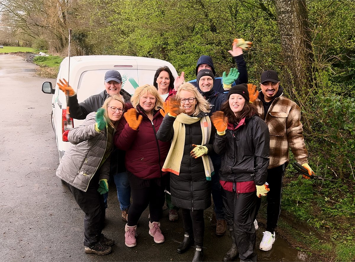 Fantastic to spend #SocialPrescribingDay on North Blackpool Pond Trail with this team of volunteers from @DWP team in #Blackpool. The weather wasn't the best but they loved being out in nature, having fun & making a difference to their local community. @BlackpoolCT @BpoolCouncil