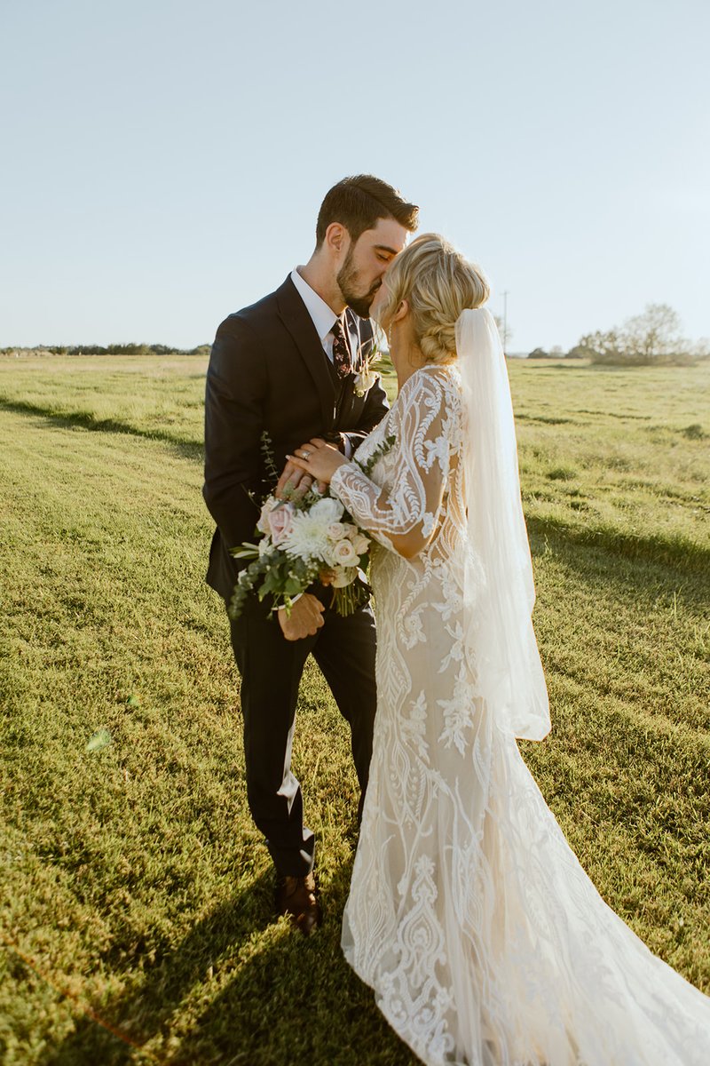 Lily_in_June's tweet photo. Behind Every Successful Event is Meticulous Planning π
π Let us handle the details while you bask in the joy of your special day.
Bride: @rosie_11
Venue/Bar: @svetlikfarmvenue
Photography/Videography: @limitless_photography12
#WeddingPlanning #LilyInJune https://t.co/P4WqMceZro