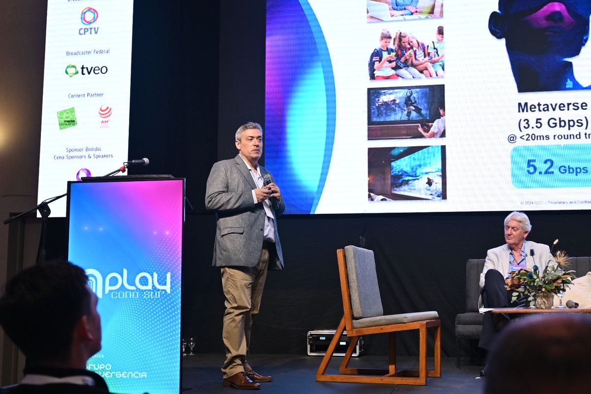 ConvergenciaGrp's tweet photo. #NPlay
🗣️Claudio Prieto, South CALA Sales Engineer, @DZS_Innovation : "En 3 o 4 años la demanda va a crecer por encima del giga". https://t.co/FmjgK2EkBF