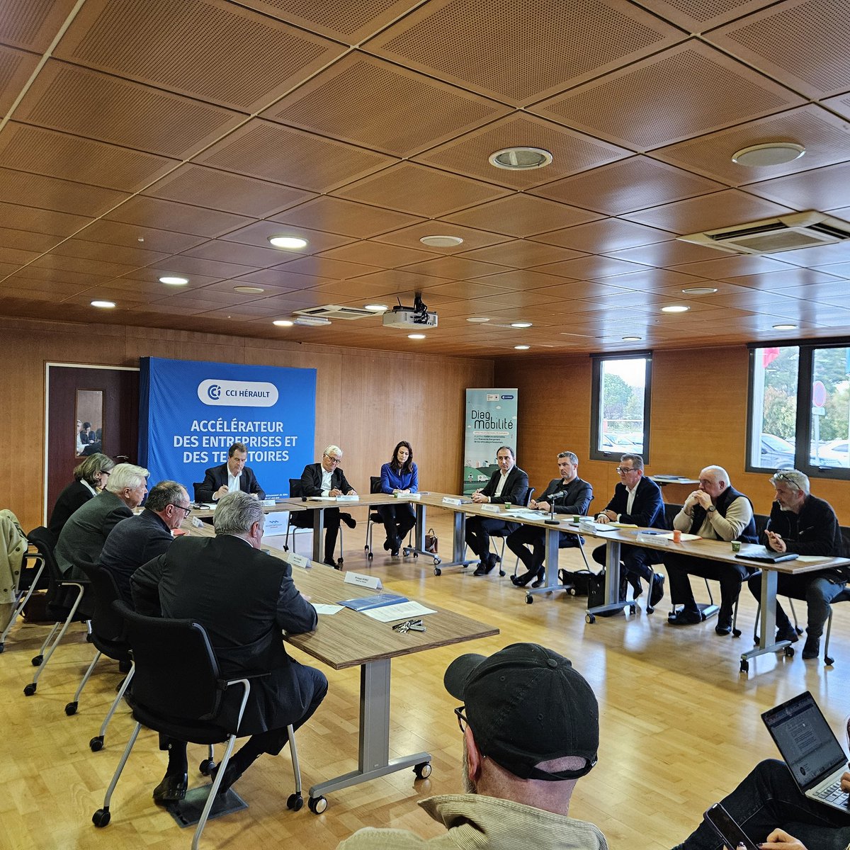 mtpinfos's tweet photo. Présentation du Manifeste  Crise de production de logements : quelles solutions ? 
L.VILLARET, Pdt FPI Occitanie
G. Comos, Pdt FFB 34
P. Roussel, Pdt UNAM LR
J.Rossi, Pdt FNAIM 34

Enjeu réel : la crise subie  met en danger entre 5 /10 000 emplois sur notre territoire. https://t.co/JDIg95V0zd