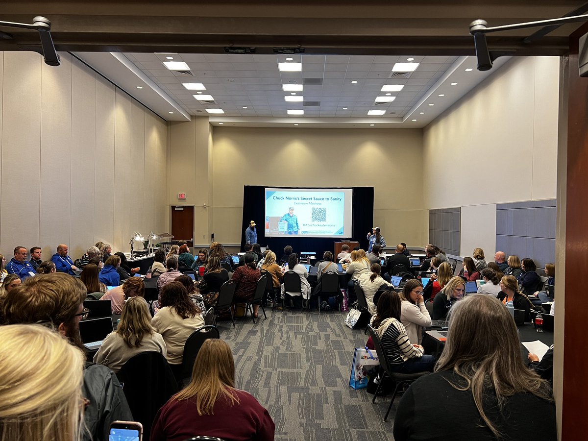 Super packed room for #itecia own @THLibrariZen and @a_fenstermaker for their Chuck Norris’ Secret Sauce to Awesomeness - Extension Smackdown at #yourneta