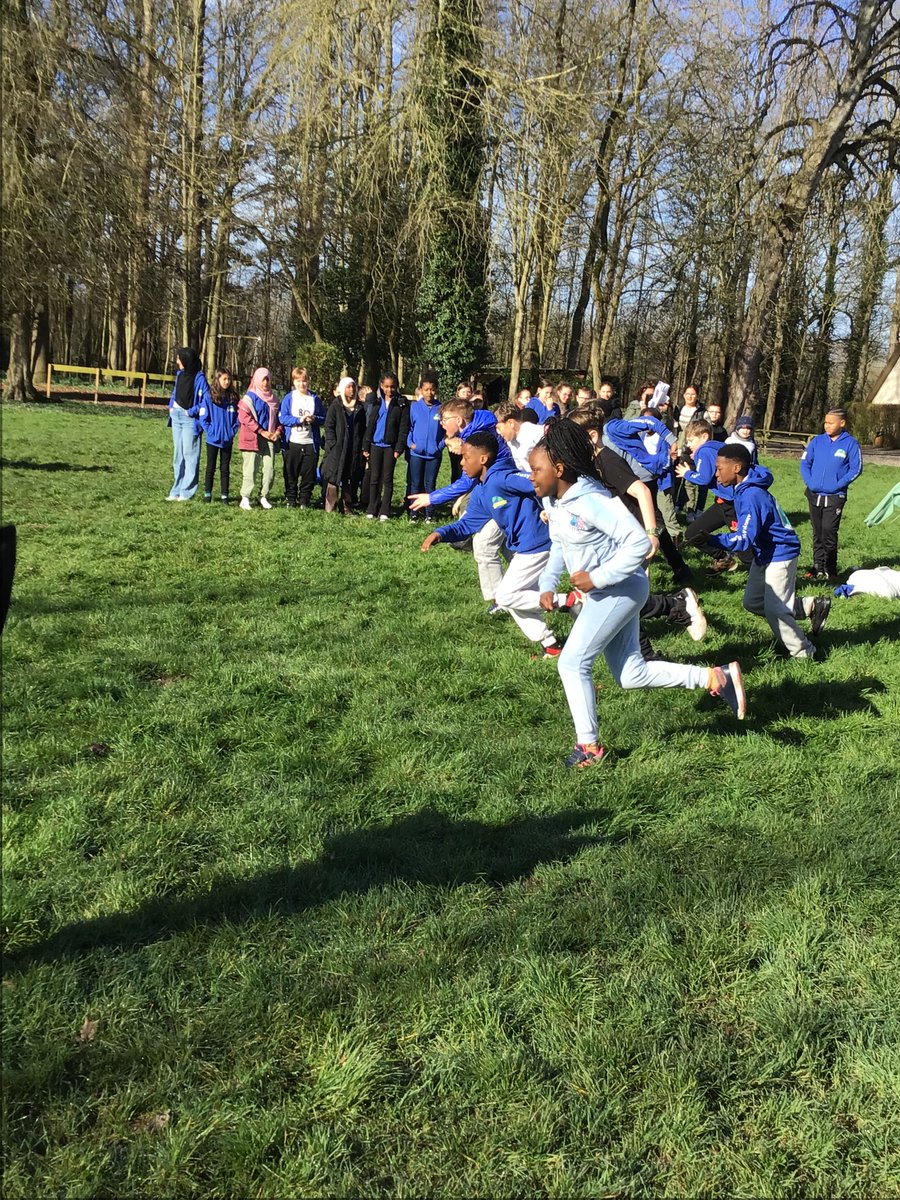 Year 6 visited by a local French high school, lots of learning, experiences and togetherness. 🇫🇷#proudtobelong #11before11 #crossingaboarder