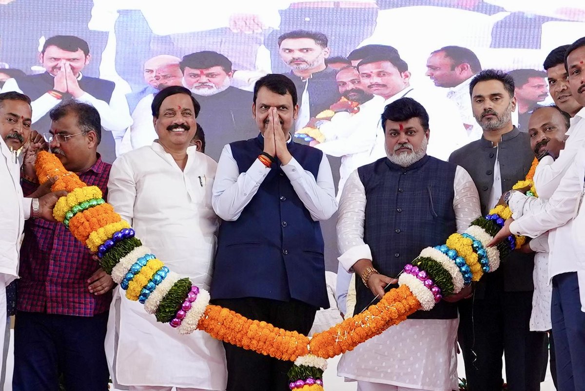 Dev_Fadnavis tweet picture