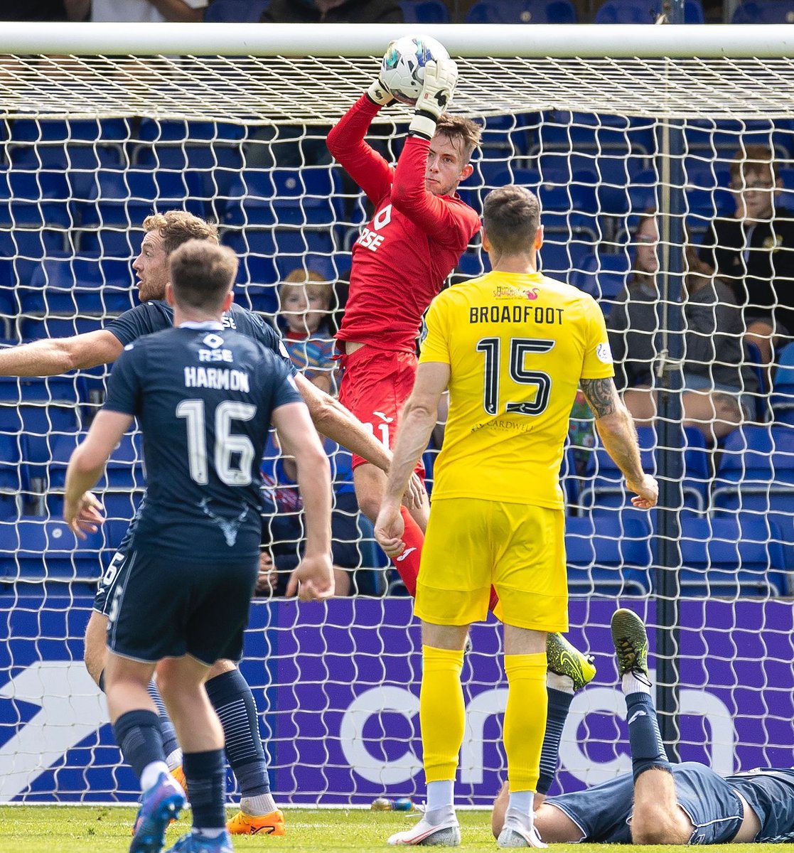 At Selsport, we boast a proud legacy of crafting top-tier gloves that redefine performance on the pitch! 📷📷 Don't settle for less – elevate your game with Selsport and feel the unmatched difference.