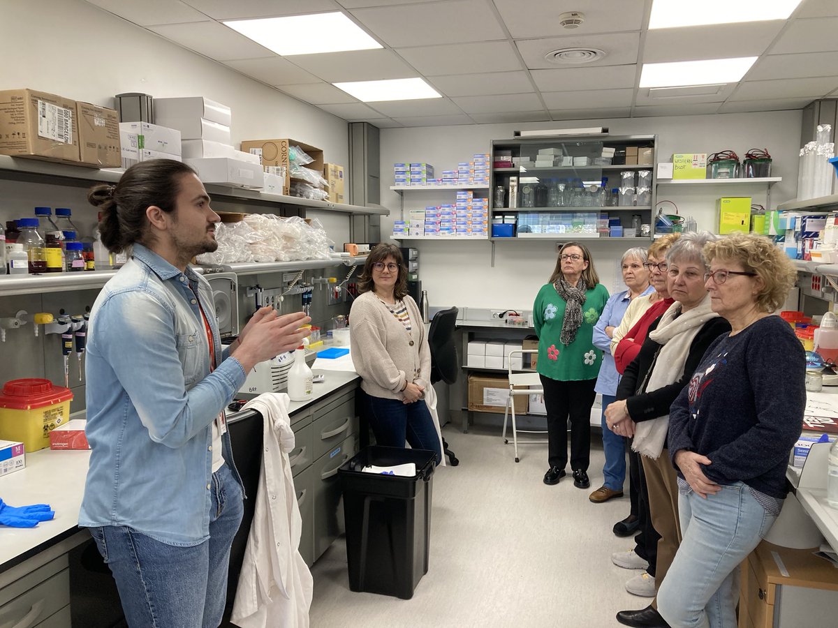 Hem obert els nostres laboratoris als donants i voluntaris de <a href="/la_marato/">La Marató de 3Cat</a> <a href="/som3cat/">3Cat</a>. Moltes gràcies pel vostre entusiasme i per donar suport a la recerca en salut.
<a href="/ConsiglioLab/">Antonella Consiglio</a> <a href="/SRGIDIBELL/">Sarcomas IDIBELL</a> <a href="/BRivera_Polo/">Barbara Rivera</a>