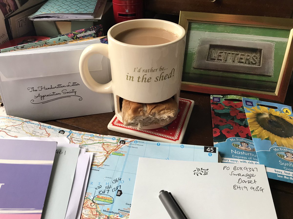 letterappsoc's tweet photo. If this mug had some googly eyes it would make quite a good self-portraitโฆ #LetterWritingShed ๐๐โ๏ธ๐งโ๏ธ https://t.co/KXxRnOaCXr