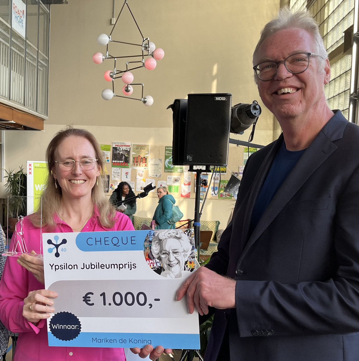 wijzijnypsilon's tweet photo. Psychiater Mariken de Koning eerste winnaar van de Ypsilon Jubileumprijs. 

Ze behoort ‘tot de bruggenbouwers die deze wereld keihard nodig heeft doordat ze vooroplopen en agendasettend zijn’.

https://t.co/zVcISO64lu https://t.co/W96rvScHDC