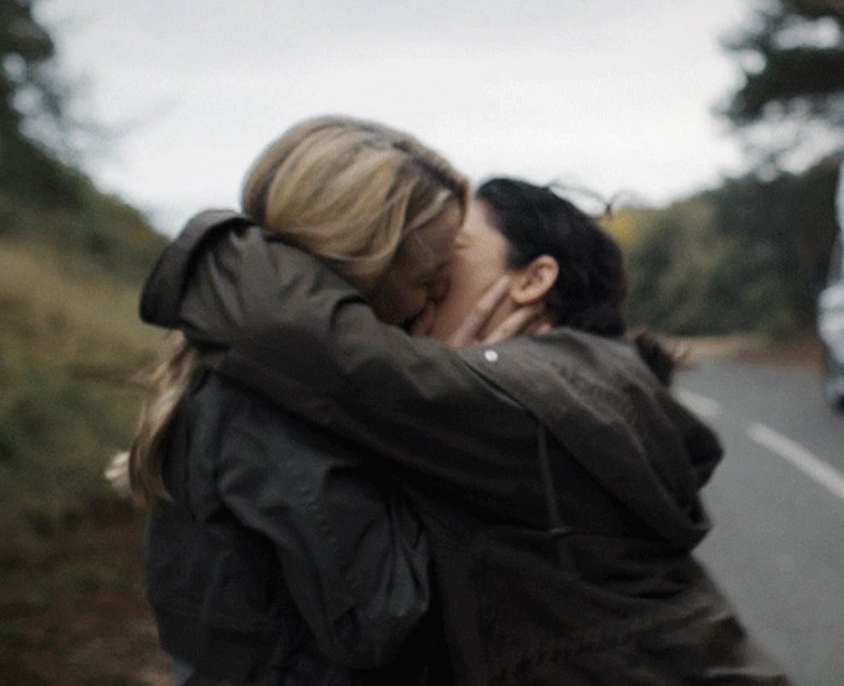 keeponIovingyou's tweet photo. can you believe they only dated for an hour https://t.co/HxxxvaqYzj