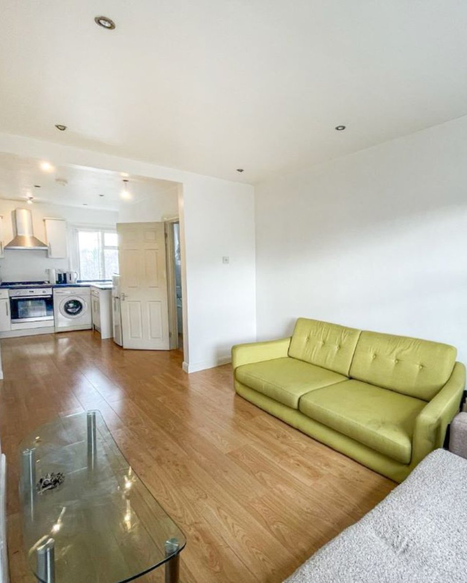 Let’s talk lot 3️⃣5️⃣ - For Sale by Auction on 21st March

📍 West Dulwich, London
➡ £280,000 - £290,000

This stylish apartment in West Dulwich has it all: shops, cafes, parks, and a quick commute to central London. 🏠🚀

#auction #propertyauction #forsale #london #westdulwich