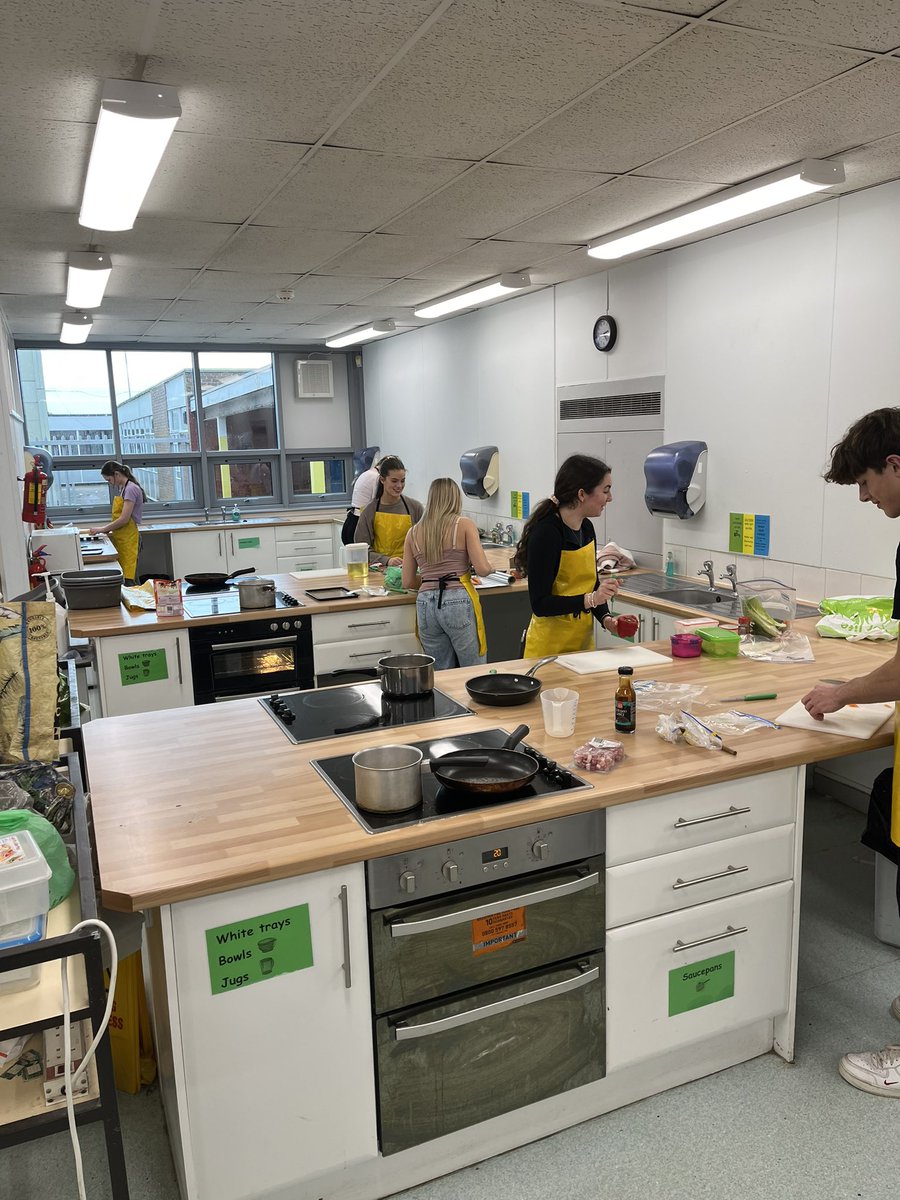 A Level PE students have cooked meals today as part of their learning for the Diet and Nutrition topic 🍱 🍲 👩‍🍳