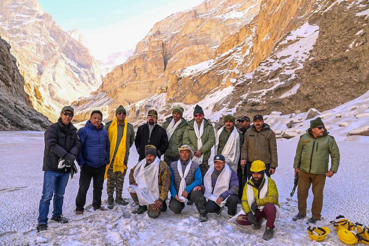 Today, inspected the Nimmu–Padum–Darcha road, generously funded by the Ministry of Defence. Under the leadership of Lt Col Paras, the BRO team assured us of nearing completion within a month.
<a href="/DefenceMinIndia/">रक्षा मंत्री कार्यालय/ RMO India</a> <a href="/lg_ladakh/">Office of the Lt. Governor, Ladakh</a> 

1/2..