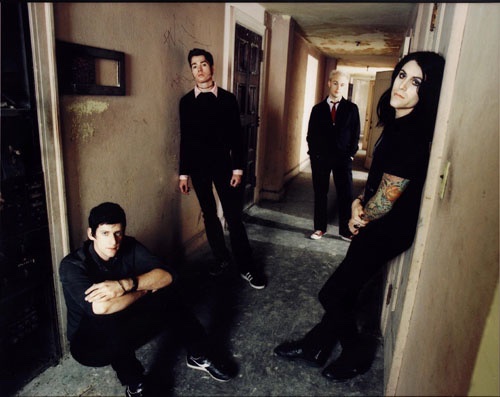 CraigMi82566389's tweet photo. #ThrowbackThursday
In 2001, Luke Wood, an exec of @Dreamworks (headed by Mo Ostrin) signed an emo punk band from California called @AFI and released an album 2 years later
with Sing the Sorrow, which became their breakthrough success
#dreamworks30years #AFIband #emo https://t.co/MZXFhj0Lnl
