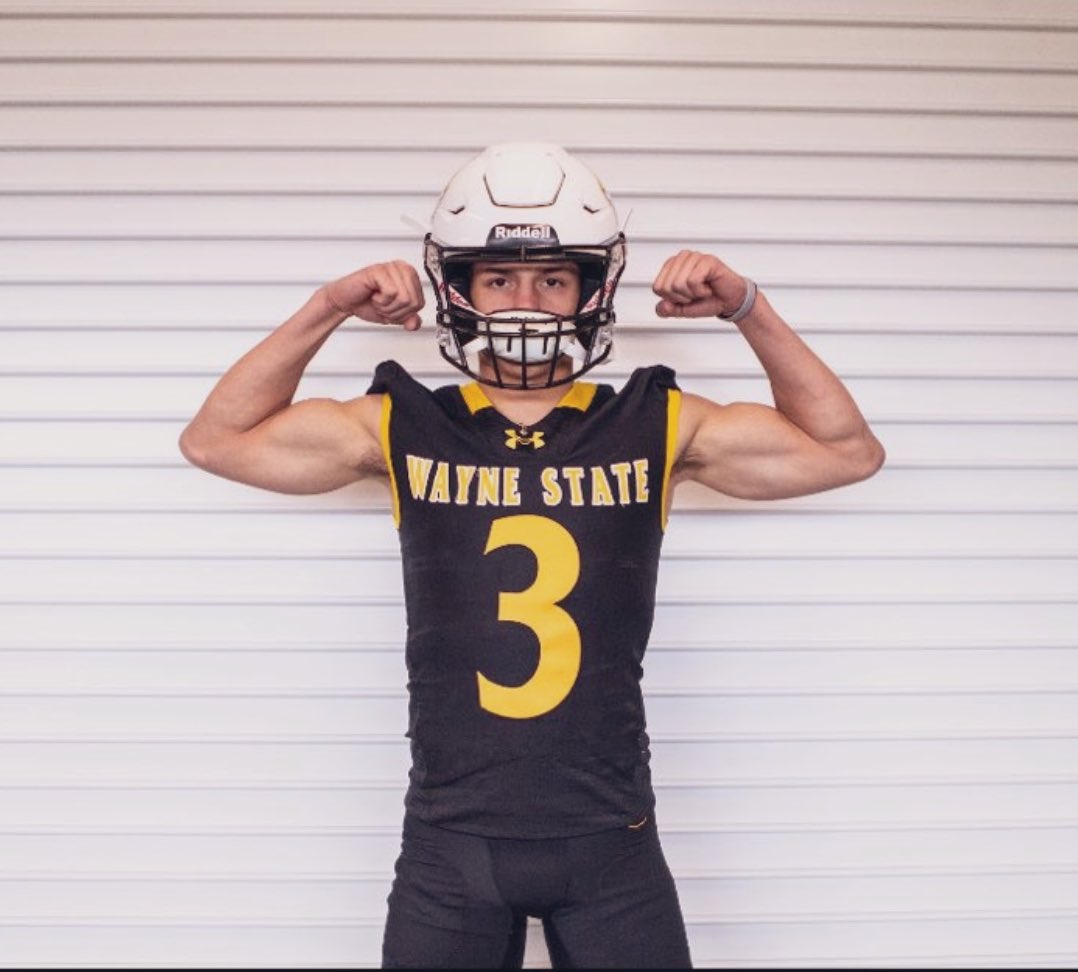 Had a great time at Wayne State. Looking forward to showcase my skills at camp soon. <a href="/Coach_Prosser/">Collin Prosser</a> @_zionwilliams <a href="/LMasters8/">Logan Masters</a> <a href="/COACHMCLAU/">SCOTT MCLAUGHLIN</a> <a href="/WayneStFootball/">Wayne State Football</a>