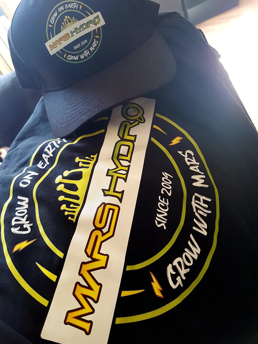 GrowMizz's tweet photo. Thank you Mars Hydro @MarsHydroLight for this awesome cap and tshirt I love them.
And I love using my Mars Hydro 
FC E4800 Smart Led Grow light 
#marshydro #marshydrofce4800 #smartgrowsystem #LED #marshydroled @GrowMizz #mizzflo420grow https://t.co/FwCxioDzHi