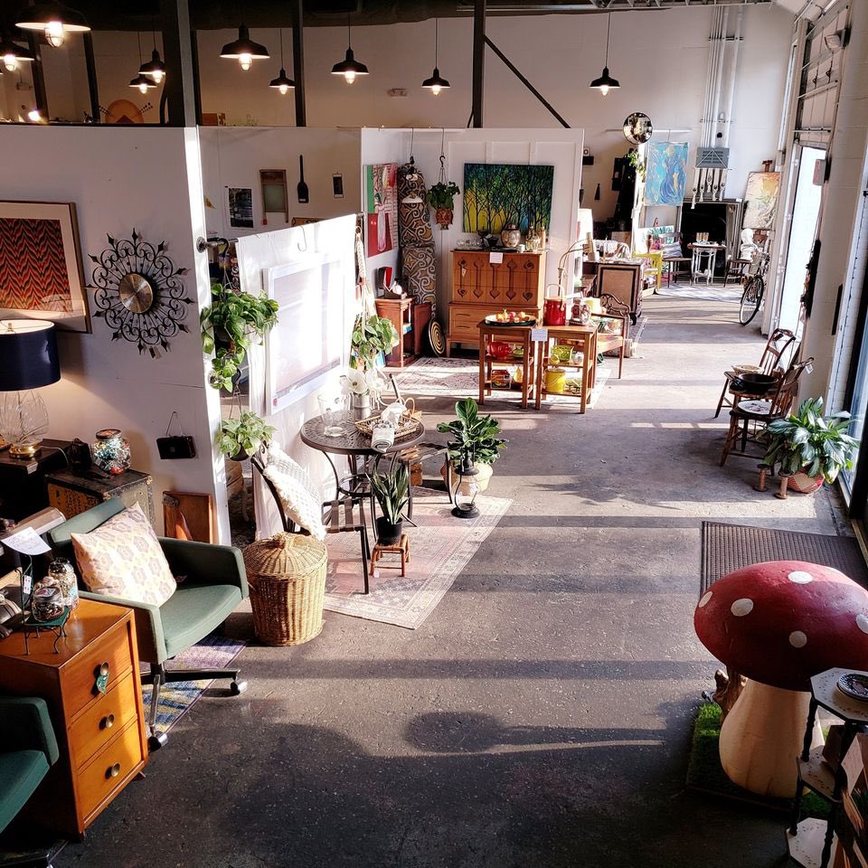 9 Fun and Exciting Thrift Shop Experiences in the Charleston, SC Lowcountry - Charleston Daily - bit.ly/4a7F01C

#ThriftShops #CharlestonShopping  #ThingsToDoInCharleston #ExperienceCharleston #ExploreCharleston #NorthCharleston #MountPleasant #aroundcharleston