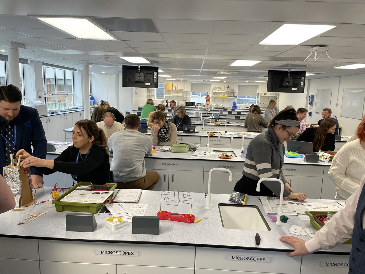 Fantastic #PhizziElectricity <a href="/ogdentrust/">Ogden Trust</a> CPD with the Wyre Forest, Worcester North and Rivers MAT partnerships. These days are always fantastic but working with multiple partnerships together felt extra brilliant! Thank you <a href="/Scott_Walker_1/">Scott Richard Walker</a> for being a great co-facilitator ⚡️💡🔋