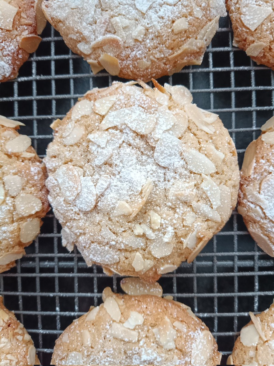 NordicLaura's tweet photo. Almond croissant cookie/almond croissant biscuit. #baking #homemade #baked #almond #delicious #biscuit #cookie #biscuits #cookies #almondcookies #almondcroissantcookies #bakingmad @welovebakinguk @whitworths_sugar @bakingmad https://t.co/hS5RR5DJHL