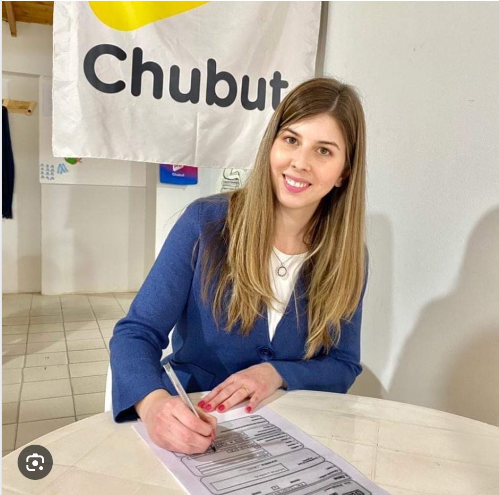norguya's tweet photo. La senadora de Chubut por el PRO de Comodoro Rivadavia, Andrea Cristina acaba de votar en contra de que CHUBUT reciba coopartipacion por el impuesto al Cheque. Proyecto firmado por Nacho Torres y Linares. Impresentable. Faltaron dos votos para que salga por dos tercios. Memoria. https://t.co/LmSGOyYiJE