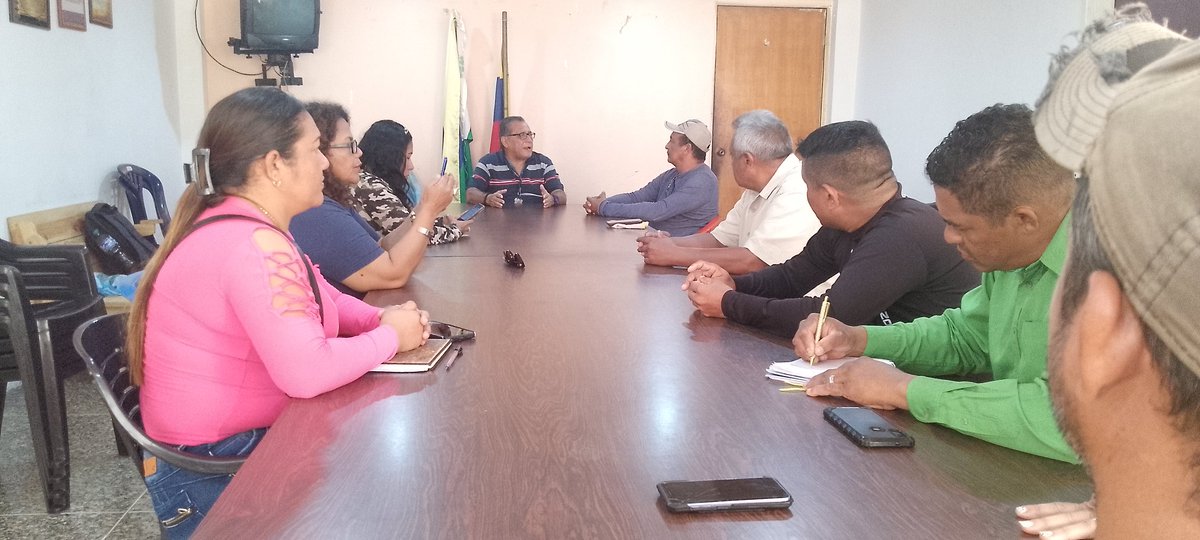 @FuerzsLiberalApurr Reunión Dirección Ejecutiva de la #FuerzaQueUne Organizando Actividades Políticas conjuntamente con el Comando @ConVzla para llevar a nuestra Candidata Maria Corina Machado próxima Presidente de Venezuela 
28/07/24 #HastaElFinal