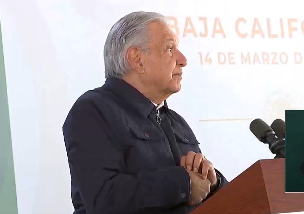 OnceNoticiasTV's tweet photo. @SEMAR_mx @LuisaAlcalde @inafinogenova @lopezobrador_ 🟤 #ConferenciaMañanera | El #Presiente estará el 21 de #marzo en #Guelatao, #Oaxaca, acompañado de 23 gobernadores, para conmemorar el natalicio de #BenitoJuárez
#OnceNoticias🔻 https://t.co/fUn21RVNg3