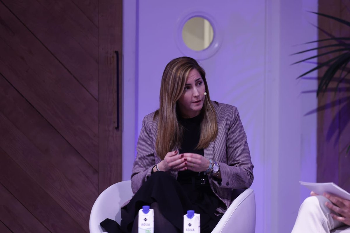 BIEspana's tweet image. 🔴 En directo | #MobilityTalks

🗣️Maripaz Pérez (@TotalEnergies):  "El cliente aún se siente intraquilo a la hora de comprar un coche o de usar un punto de recarga. España está a la cola de Europa: vamos bien, pero vamos lento".

Síguelo aquí: youtube.com/watch?v=m37Ihp…