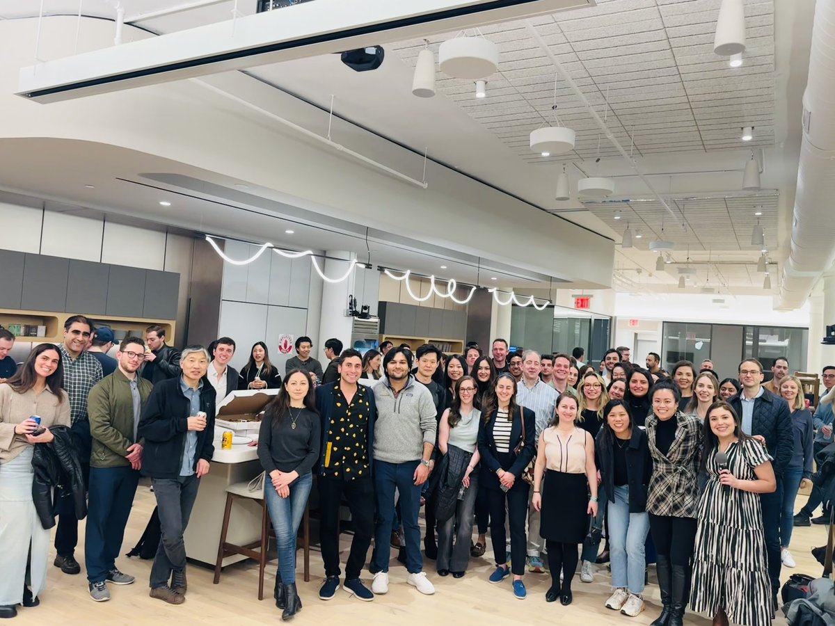 NYC healthtech scene is strong💪🏽 healthcare homies happy hour! 

Thanks <a href="/FirstMarkCap/">FirstMark</a> <a href="/stephmweiner/">Steph Weiner</a> for sponsoring/hosting &amp; <a href="/nikhillinit/">Nikhil Patel</a> <a href="/craniometrix/">Craniometrix (YC W22)</a> for co-hosting