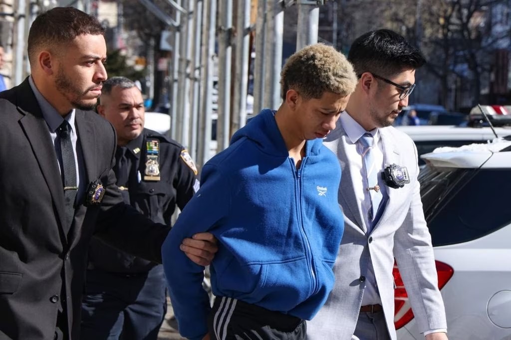 DropSquad_52's tweet image. #BidenBorderCrisis
#MigrantCrime
#IllegalAliens
#Venezuela