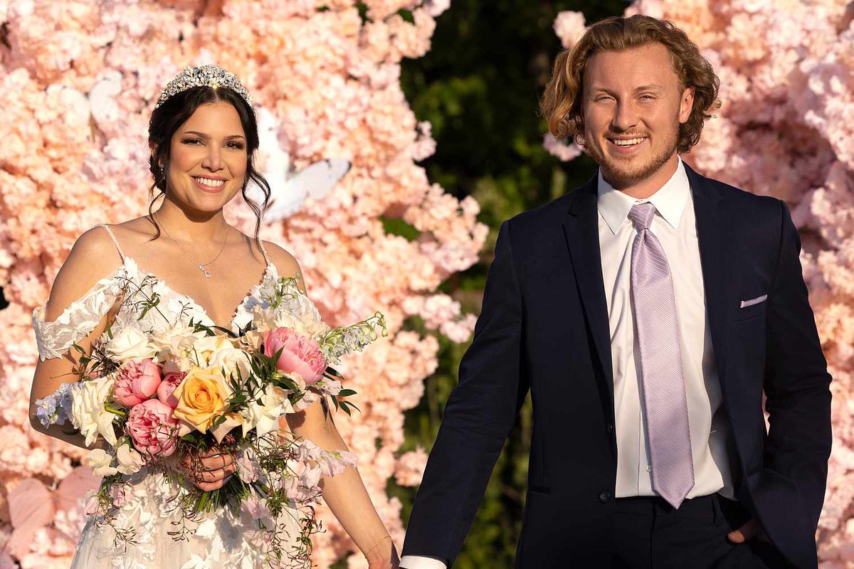 dobri1973's tweet photo. My top 3 couples from #LoveisBlind #LIB6 #LoveisBlindReunion
1. Lauren & Cameron
2. Tiffany & Brett
3. Amy & Johnny https://t.co/VjTXrQ03xL