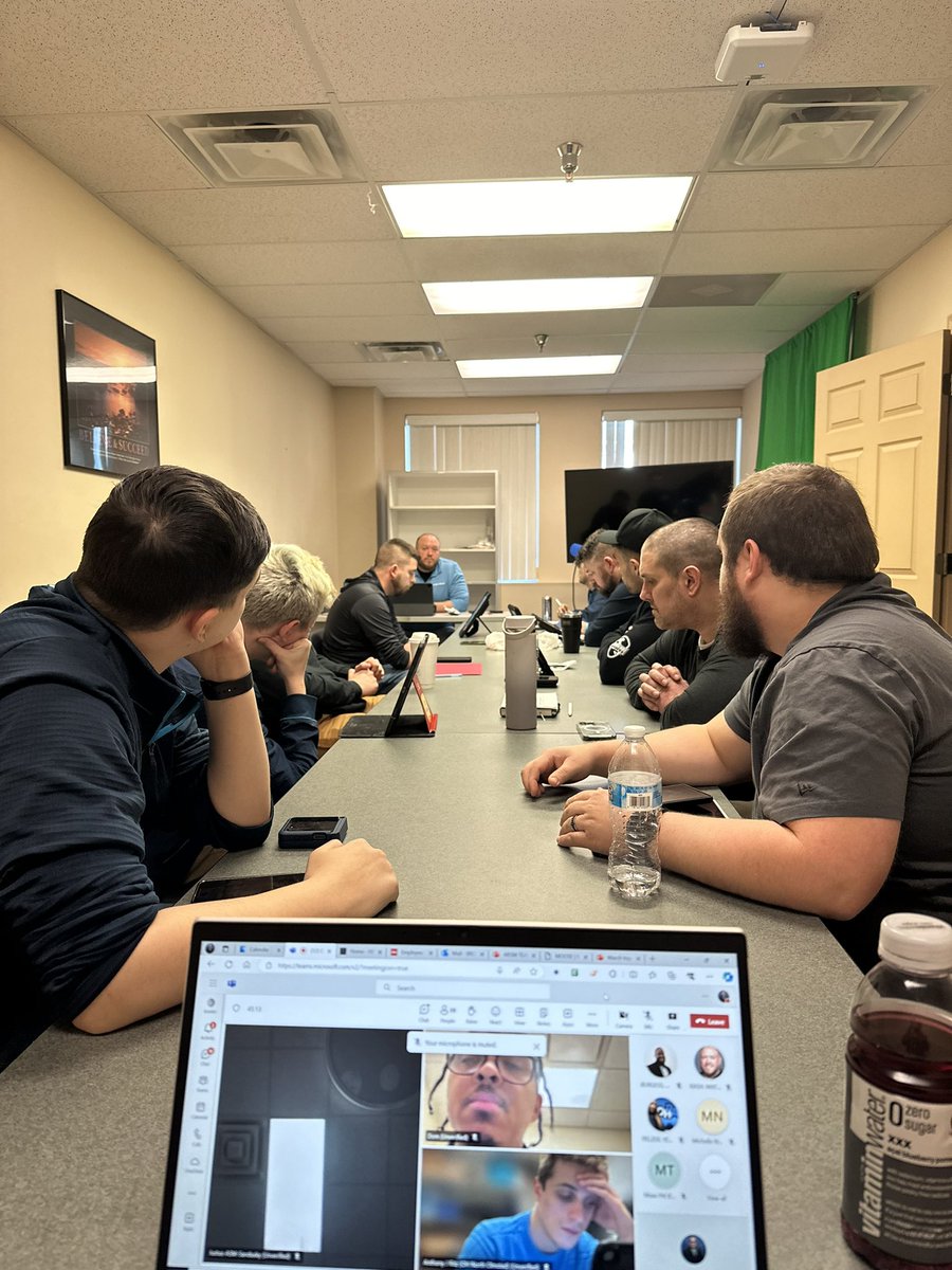 In the team Fire 🔥 working on building the business <a href="/Matt__Rash/">Matt Rash</a> <a href="/MikeSBurgess_/">Michael</a> #FIRE 🔥 #PACK 🐺