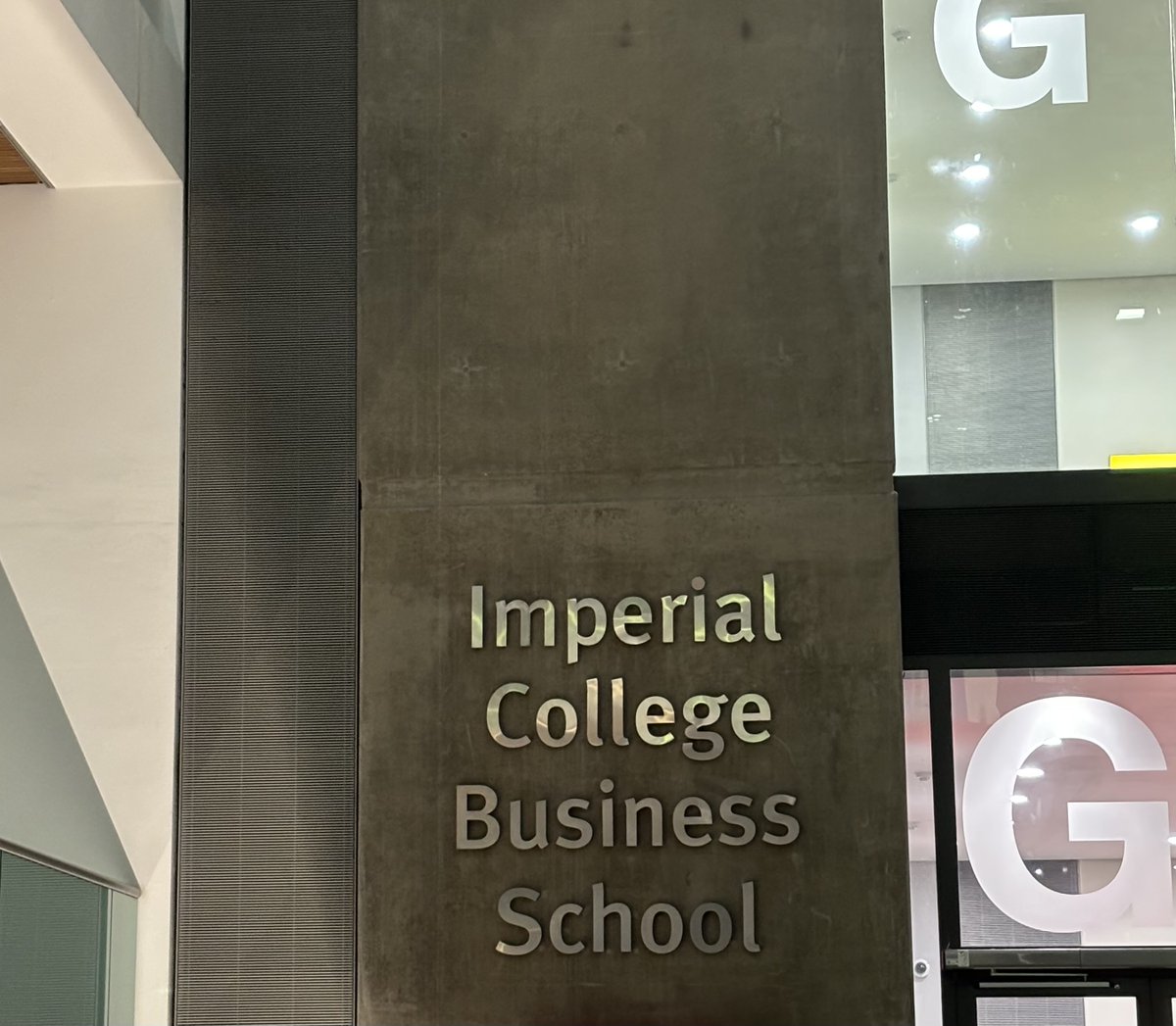 Exciting news from Imperial College Business School!

Yesterday, our Marketing Director Hana Graham and co-founder Akbar Ahsan introduced Storfund to Imperial College London's BSc students. #fintech #innovation #futureleaders #cashflow