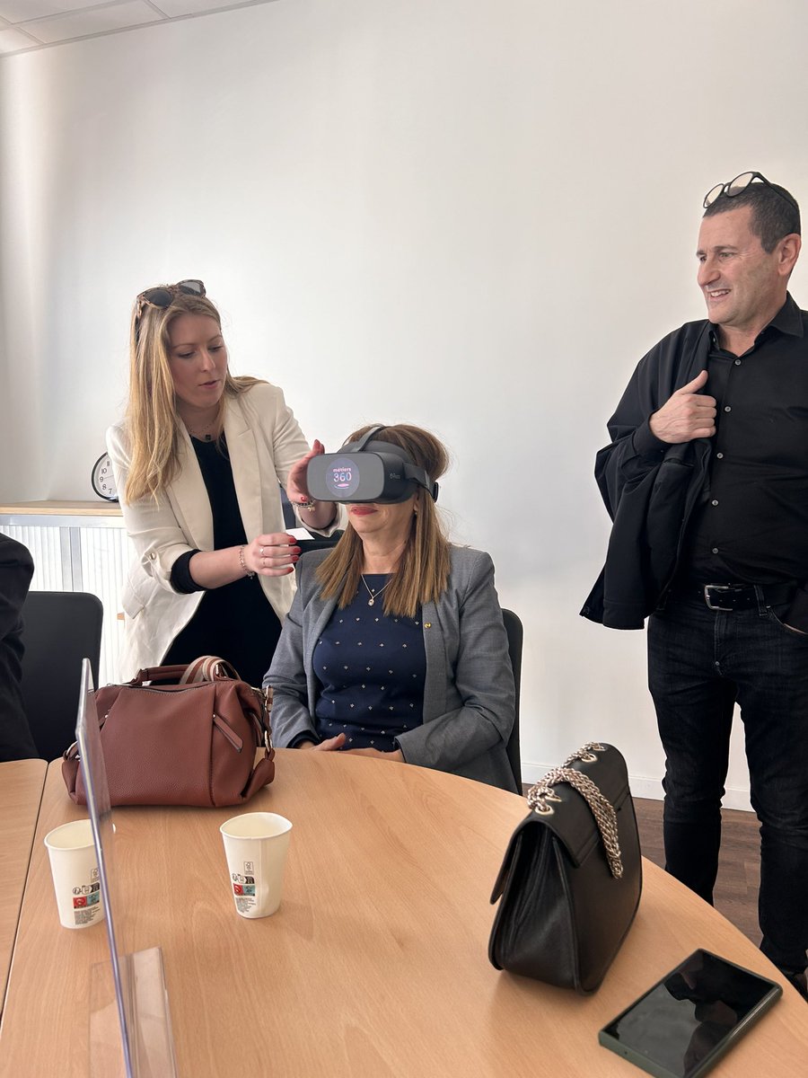 Suite de la visite de <a href="/ThibautGuilluy/">Thibaut Guilluy</a> avec le job dating organisé à l’agence France Travail en partenariat avec la Mission locale : 
🔵10 recruteurs ; 
🔵Des ateliers de préparation des entretiens ; 
🔵Découverte des métiers en réalité virtuelle avec la Mission locale d’Ajaccio.
