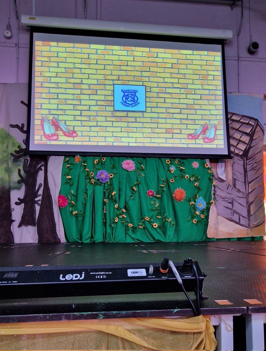 chriswblair's tweet photo. The Wizard of Cosh at @GartcoshPS was amazing! 
Well done to P4-7's for an incredible performance. 👏
Thanks to @gbr_scotland for the loan of the lighting, which enabled the young people to shine! 🌈
The biscuits from Mr Maxwell's class were fab too! 😋 https://t.co/6w42GdBdyV