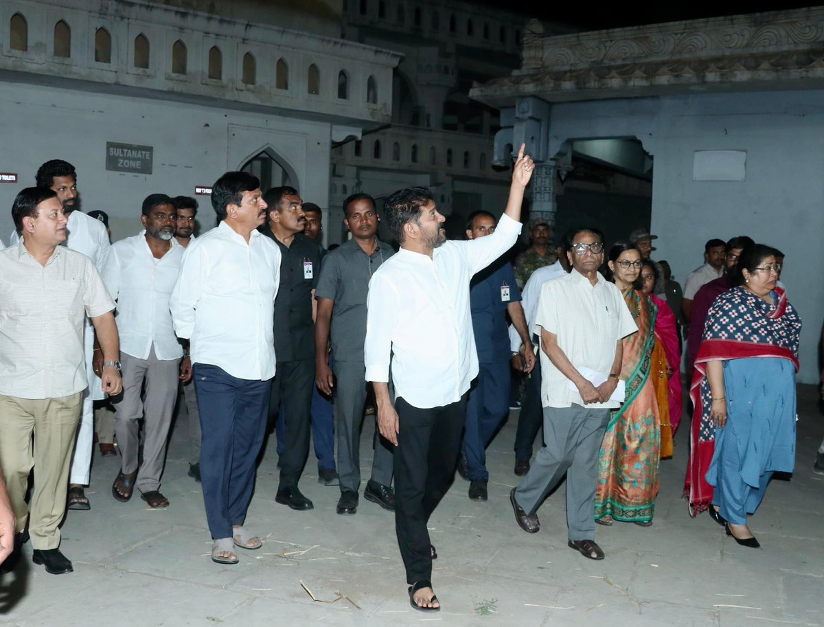 JafferyAzmath's tweet image. .@TelanganaCMO @revanth_anumula visits empty stalls near #Shilparamam. He directed officials to allot the 119 stalls to women self-help groups under #MahilaShakti scheme for creating marketing facilities to them.
