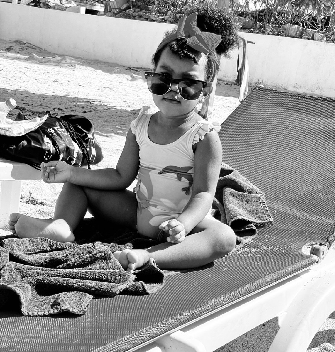 Chrisbluelive's tweet photo. Shades on staying in the light.. embracing the glow within. ☀️✨ #StayInLight #TBT https://t.co/LF1VlujZqj