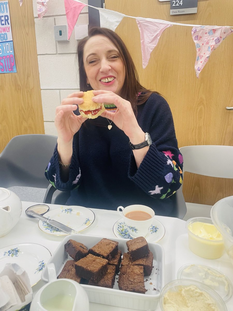 MrsPrimary_EYFS's tweet image. Afternoon tea fit for a queen 💕🫖☕️🍰@prior2c