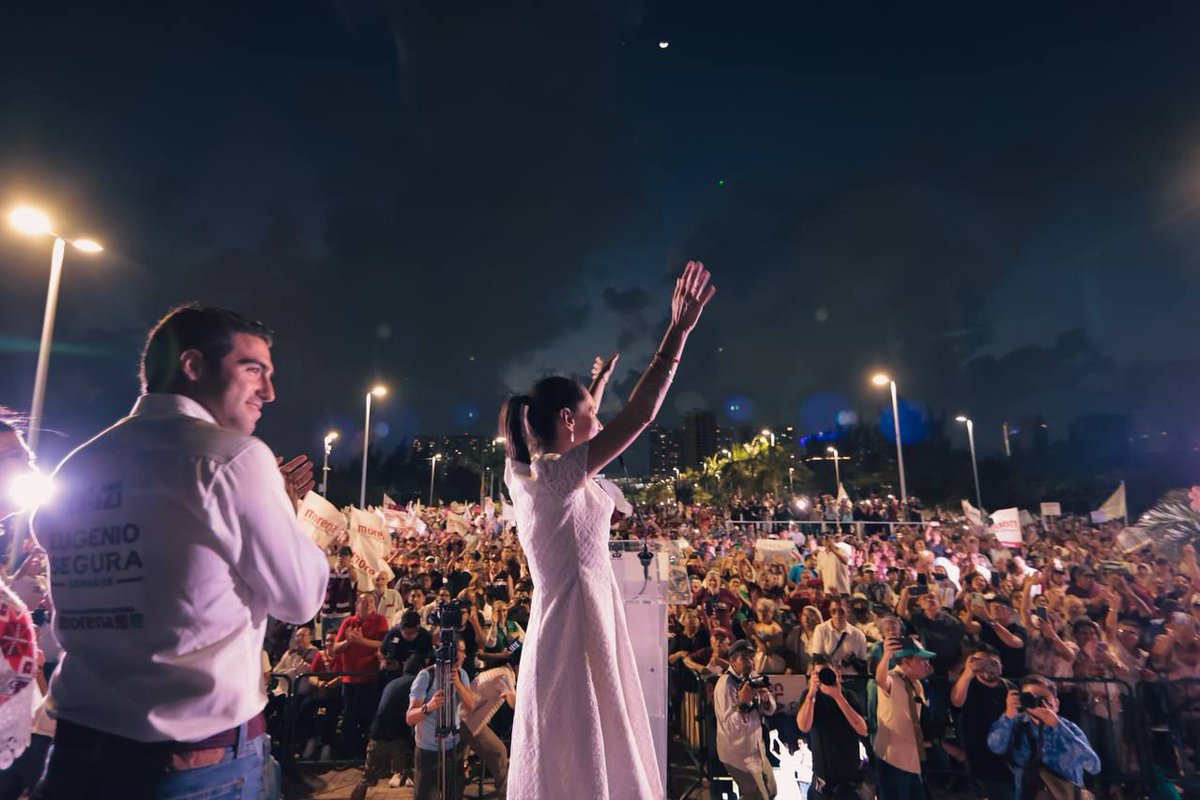 JuanHugoNeza's tweet photo. Nuestra próxima presidenta @Claudiashein tiene experiencia y como jefa de gobierno de la CDMX demostró que se pueden hacer las cosas bien,  de forma honesta,  siempre pensando en el bien común.  Tal como lo expuso durante su visita a #QuintanaRoo. Todo nuestro respaldo para ella #UnidosconClaudia🤲 #UnidosTransformamosMéxico #VotaSoloMorena