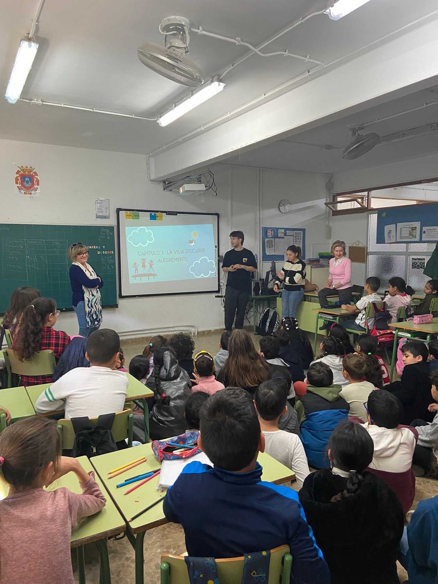 Actividad #intergeneracional: La Nube Blanca☁️
Desde @afalevante , hemos tenido la oportunidad de mostrar a los más pequeños la enfermedad del #alzheimer y los efectos que genera en los pacientes y familiares. Gracias a <a href="/CarrionCeip/">CEIP JOAQUÍN CARRIÓN VALVERDE</a> y <a href="/Ayto_SanJavier/">Ayto. San Javier</a> #lanubeblanca #desmemoria2