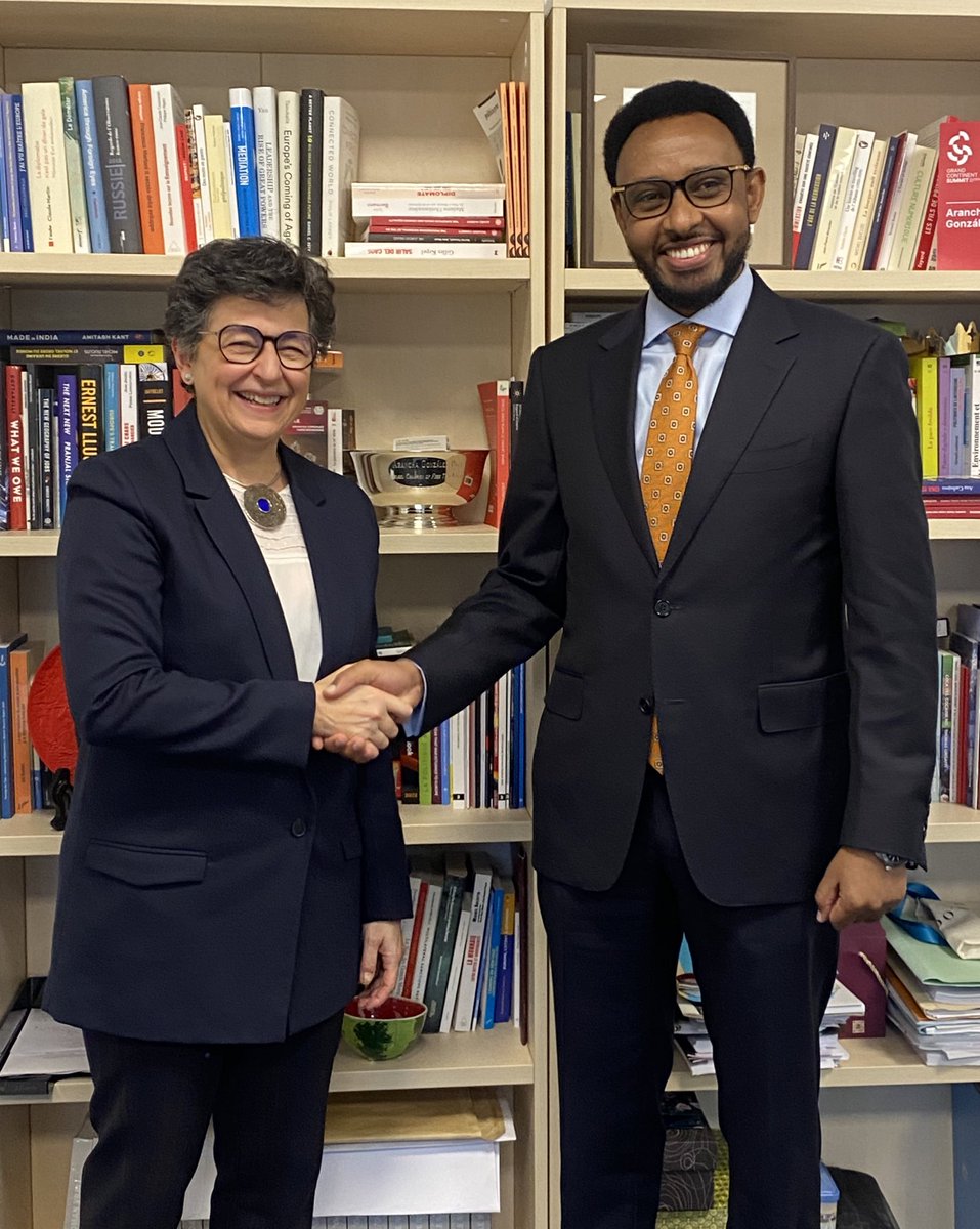 Tks <a href="/BihiEgeh/">Bihi Egeh</a> #Somalia Finance Minister for sharing w <a href="/sciencespo/">Sciences Po</a> students your experience at debt negotiation w the Paris Club 

In your words “debt cancellation will be essential for nation building”