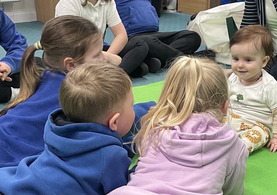 RootsofEmpathy's tweet photo. In this classroom in #Scotland, 'Tiny Teacher' Eli was teaching her class all about how hard parents work to keep their babies safe. The class also talking about Eli’s #milestones and had the opportunity to reflect on their own milestones. 

#ChildDevelopment #Empathy #SelfEsteem https://t.co/bHMxbNju7S