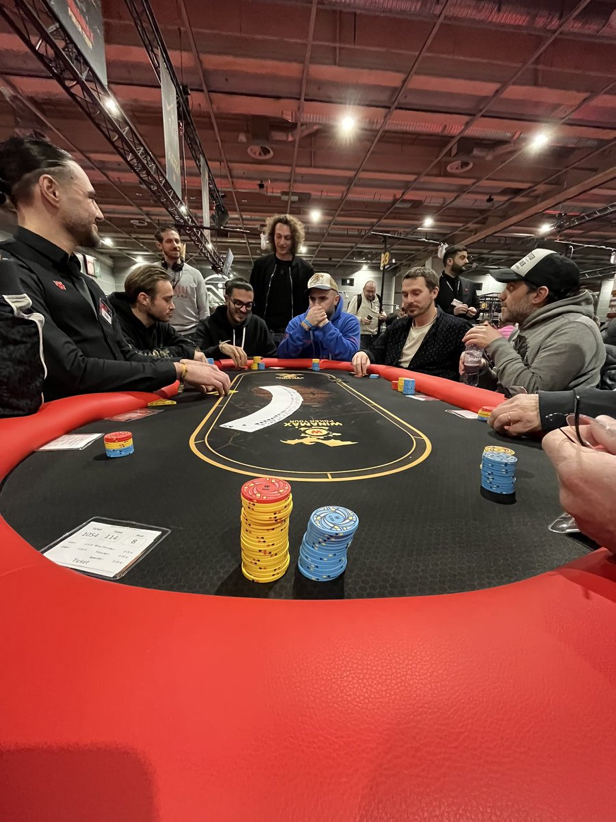 Auuspicious's tweet photo. Bon on entame la 7ème heure de tournoi je suis à l’average, 91k jetons, 36bb, 753 joueurs restants sur 1328 au départ. Card dead pendant 2h. A suivre gl ! @zChance44 @JuaniiShark @Winamax @PoncePax #poker #winamax #carddead #determine https://t.co/CfySY6lvsm