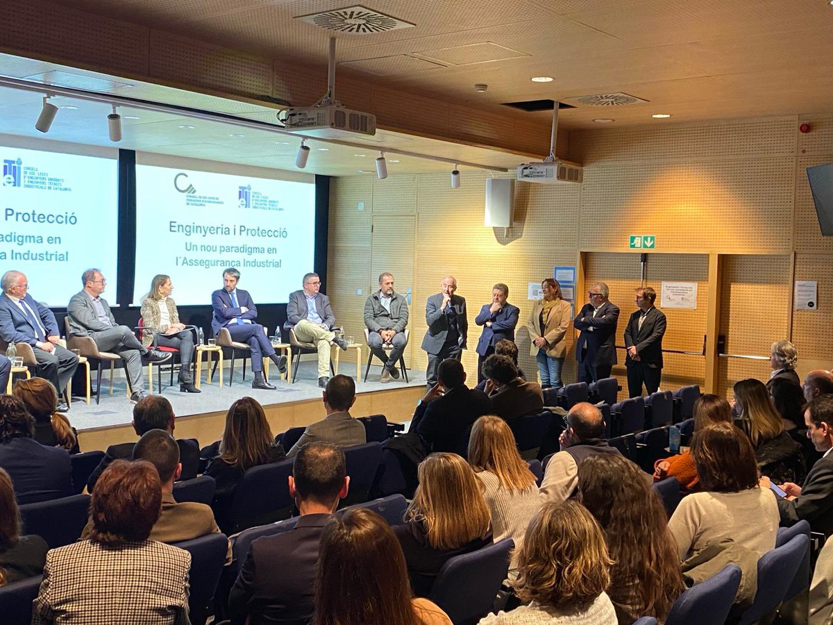 🗣️ Mercè Herrera, presidenta del nostre Col·legi, Francesc Santasusana i Javier Barberá, president del Consell Català i del Consejo General respectivament, a la Jornada organitzada pel Consell de Col·legis de Mediadors d’Assegurances de Catalunya.