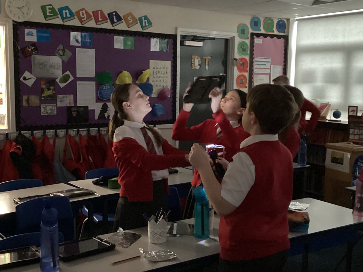 StAnnesKnowsley's tweet photo. Year Six had a wonderful afternoon investigating reflection and refraction as part of their Science topic on Light #SacpskScience https://t.co/kHsxLwgSnZ