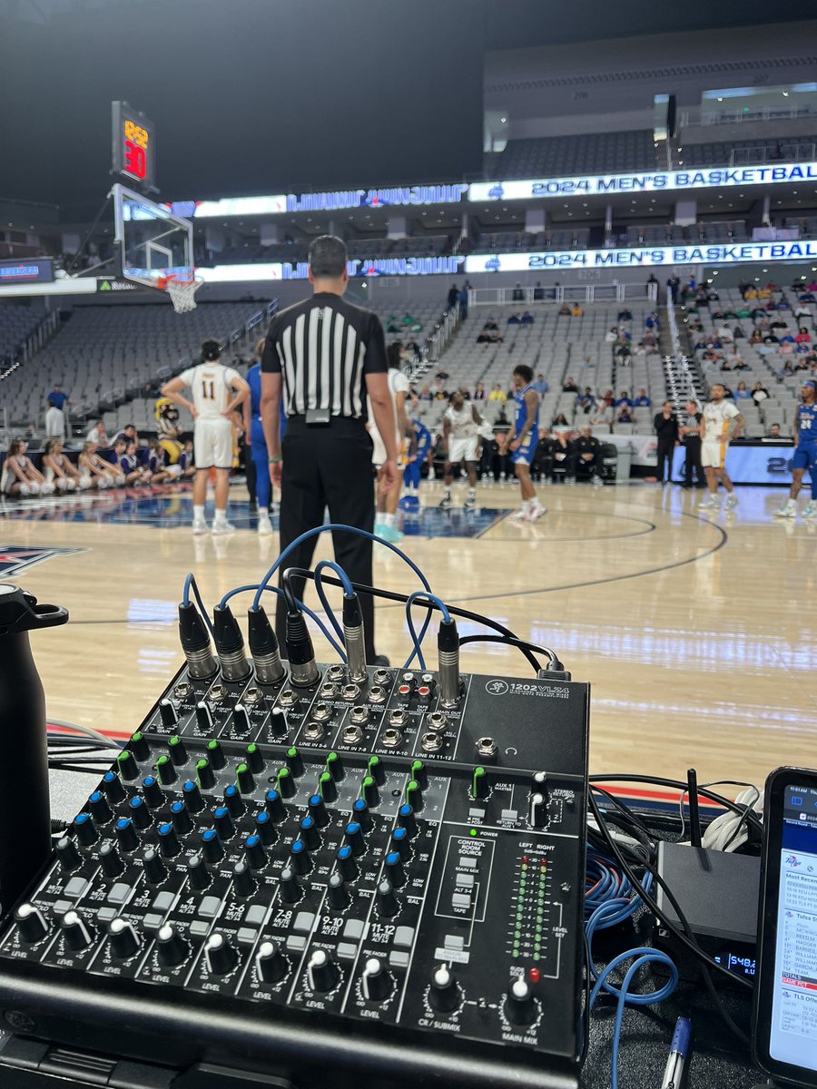 Rphillipstexas's tweet photo. Very unsettling to be sitting courtside with the mic over my head.
Helping out my brethren at ECU with a little radio engineering today at the @American_MBB tournament.
#pbplife https://t.co/Ll87TNpjz1