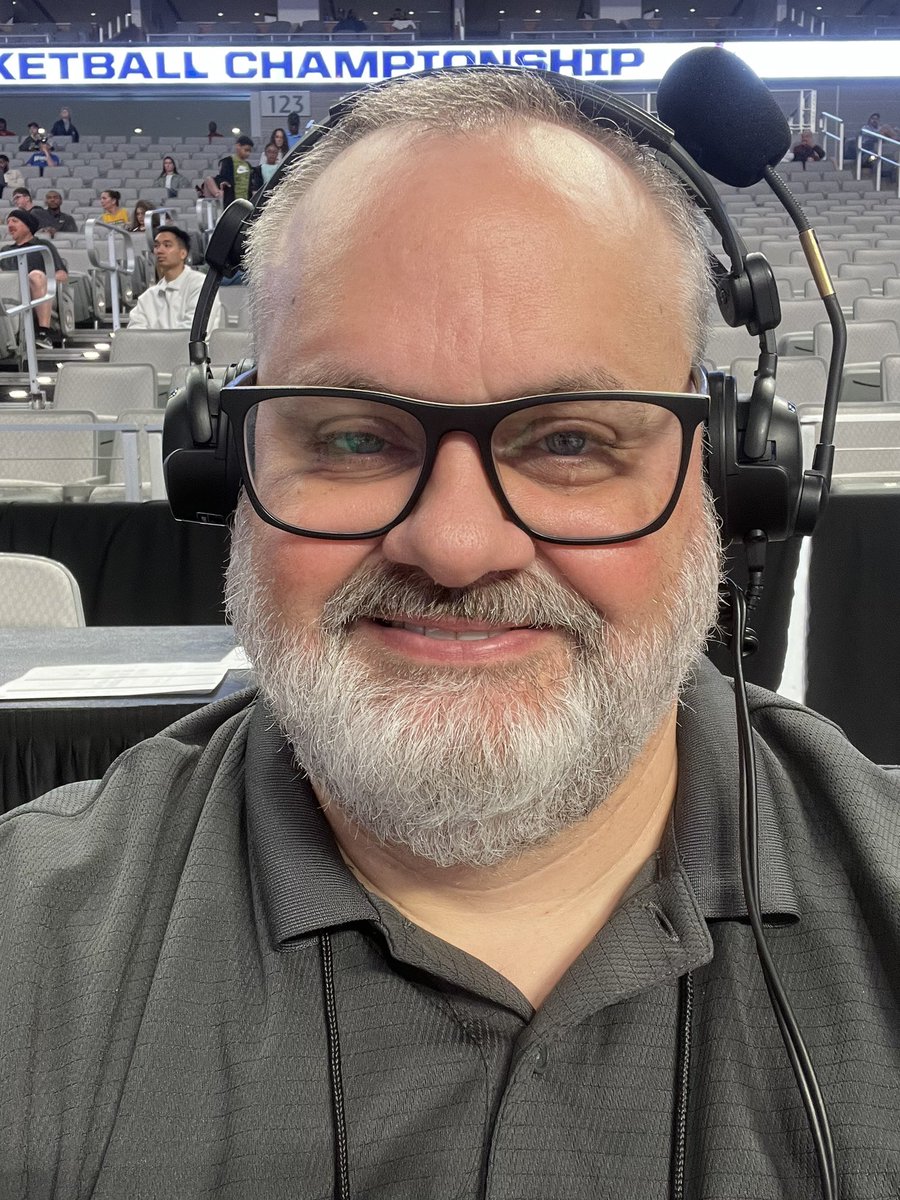 Rphillipstexas's tweet photo. Very unsettling to be sitting courtside with the mic over my head.
Helping out my brethren at ECU with a little radio engineering today at the @American_MBB tournament.
#pbplife https://t.co/Ll87TNpjz1