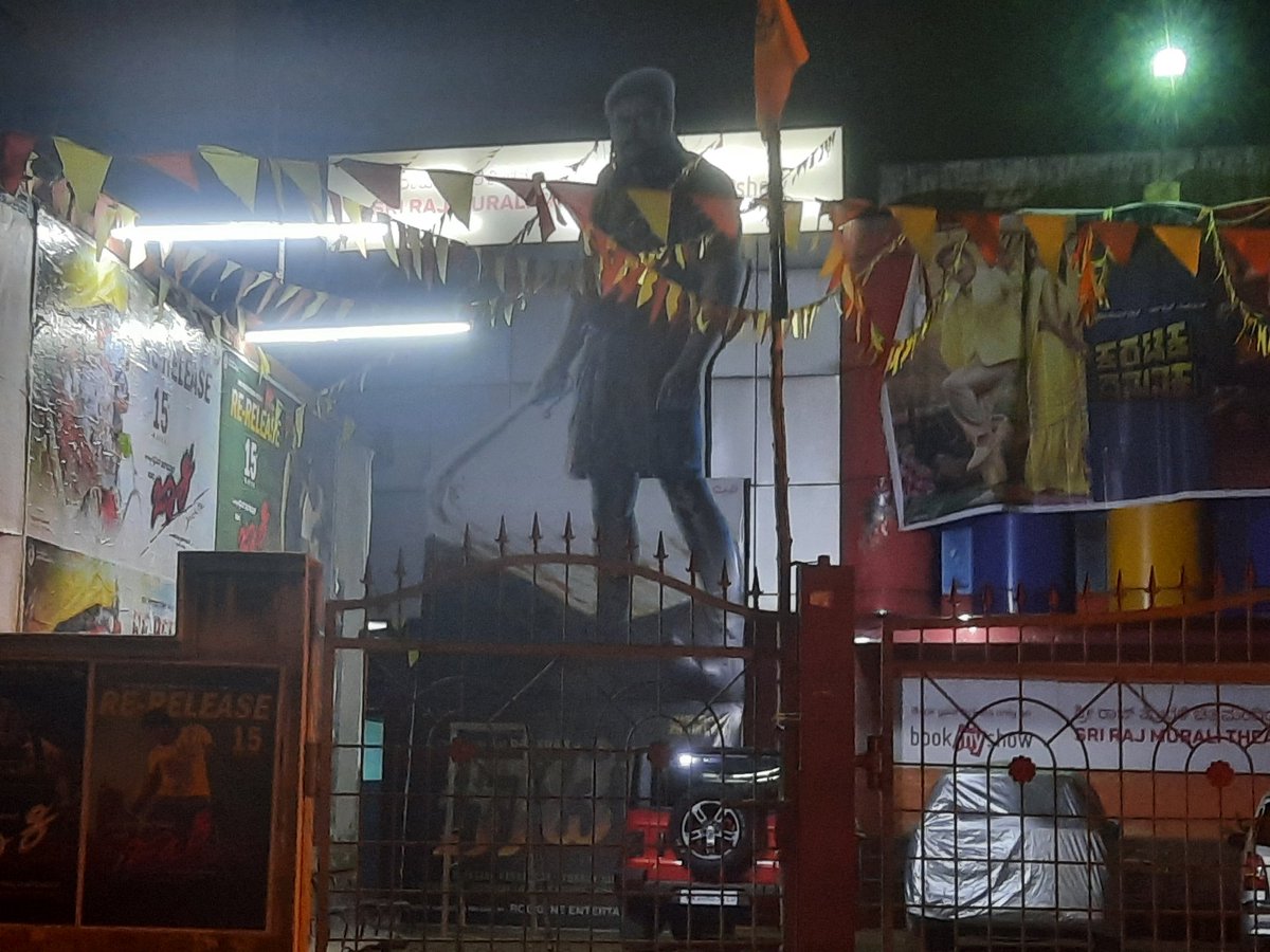 Beth_Famm's tweet photo. "ಅಂತ್ಯ ಆದ್ಮೇಲೆ ಆಡಂಬರ ಮಾಡ್ತ ಇರೋರು ನೀವು "😂

"ಅಂತ ಆಡಂಬರಕ್ಕೆ ನಾಂದಿ ಆಡ್ದೋರೆ ನಾವು " 👑♥️

@dasadarshan ನಿನ್ನ ಮುಂದೆ ಎಲ್ರು ಬಚ್ಚ ಕಣಣ್ಣ 👑♥️

MOVIE RE-RELEASE ಆಗ್ತ ಇರೋದು ಅವ್ರದ್ದೆ , ಆದ್ರೆ CUTT OUT ಮಾತ್ರ ನಮ್ ದೇವ್ರದ್ದು 🤙

#DBoss #DevilTheHero #BossOfSandalwood #BoxOfficeSulthan 👑♥️ https://t.co/yuOkth5vcp