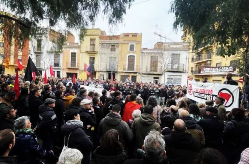 La jutgessa decreta l'ingrés incondicional a la presó de tres dels vuit nazis detinguts per l'agressió grupal contra una festa antifeixista el 2 de març durant les festes de La Magdalena a Castelló: Homicidi en grau de temptativa, lesions, desordres públics i delicte d'odi.