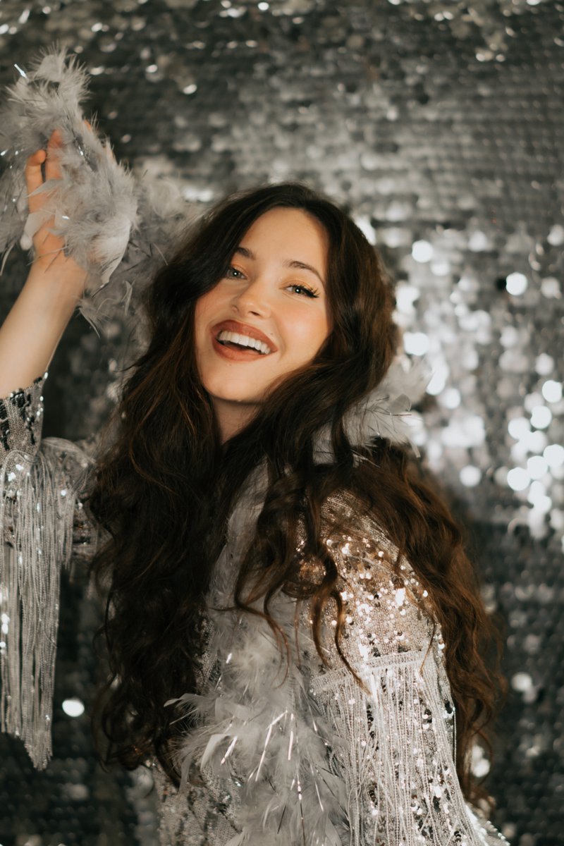 Discover Tanjeryne, a singer-songwriter, performer, &amp; photographer, with a vintage voice echoing Stevie Nicks &amp; Lana Del Rey. Catch her latest single, 'Sometime in July' on Apple Music and Spotify. Book her now via AGNT for your event! #talentforallstages 🎶 : @tanjeryne