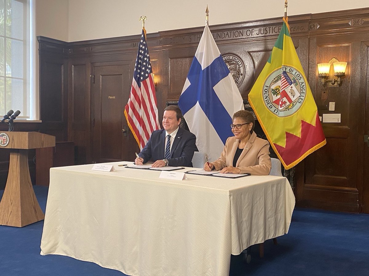 The Letter of Intent signed today by Minister @VilleTavio and @MayorOfLA Karen Bass lays foundation for mutually beneficial cooperation between 🇫🇮 and the @LACity. It provides opportunities for Finnish expertise in the field of ports, mobility, built environment and energy.