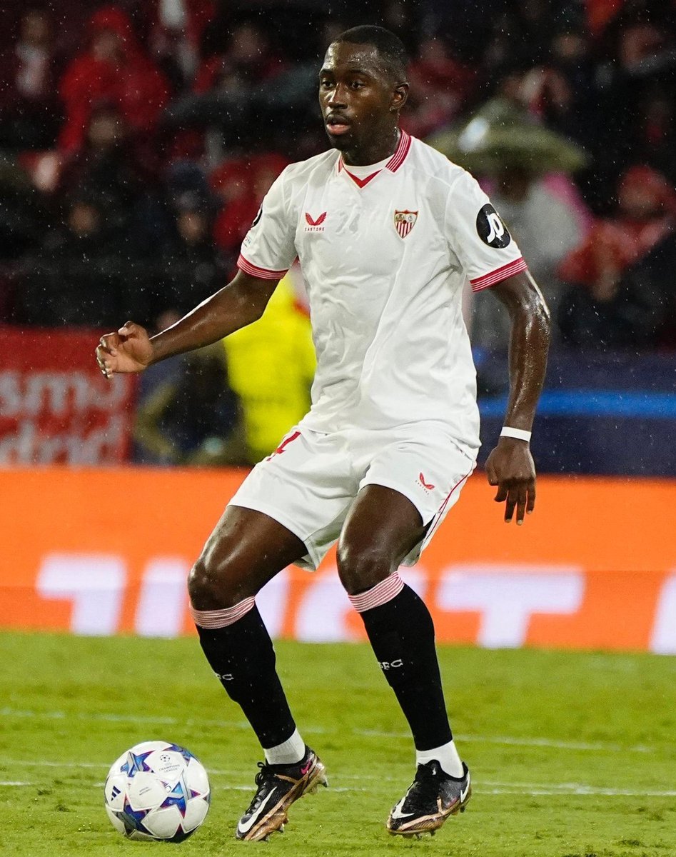 ✅ Après Habib Diarra🦁🇸🇳, Aliou Cisse et la FSF doivent s'activer dans le dossier Boubakary Soumare🇸🇳🇨🇵. A 25 ans, il fait une saison exceptionnelle avec le FC Seville. Aujourd'hui, il a toute la maturité qu'il faut pour s'imposer dans cette équipe Sénégalaise.